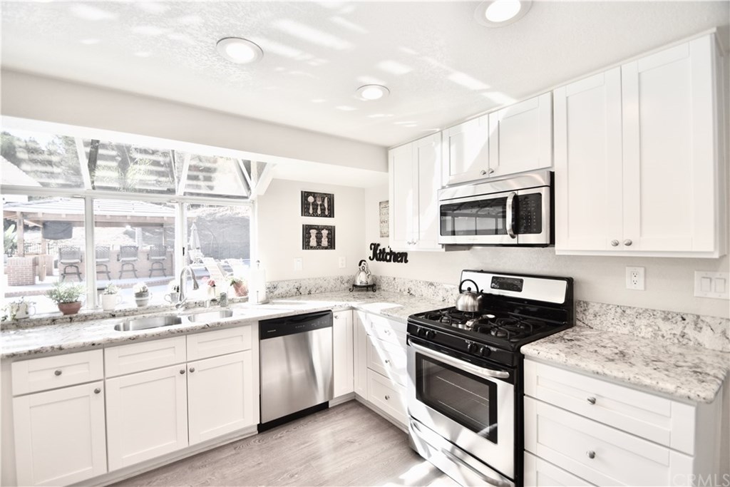 11488 Victoria Avenue Riverside, CA 92503 - Photo 6 of 41