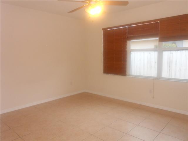 Monarch Lakes Miramar, FL 33027 - Photo 9 of 13