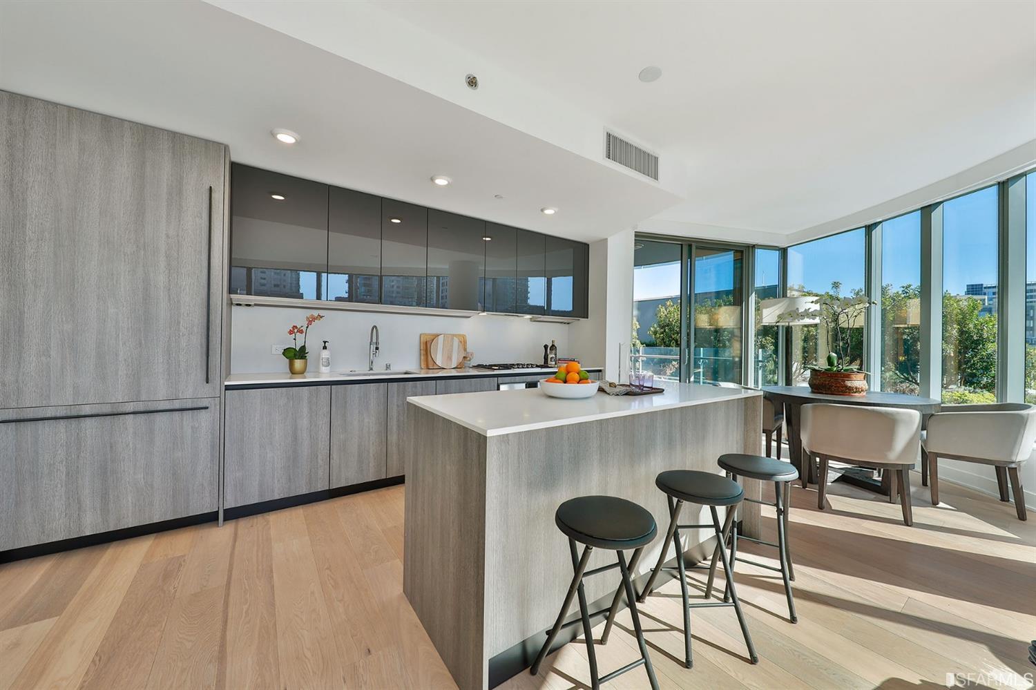 201 Folsom Street, Unit 10G San Francisco, CA 94105 - Photo 5 of 31 Sunny, peaceful deck off of the kitchen and dining area.