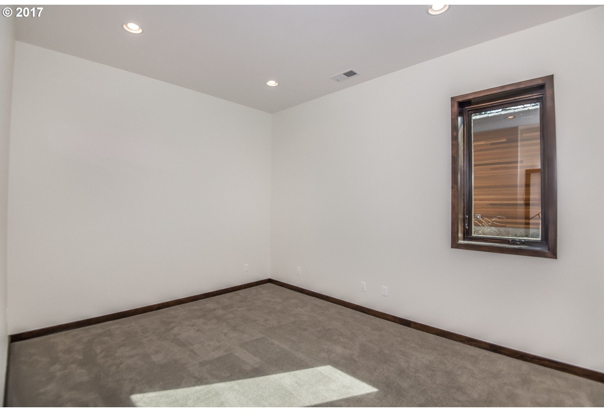1881 Southwest Highland Road Portland, OR 97221 - Photo 28 of 32 Gallery Image 28