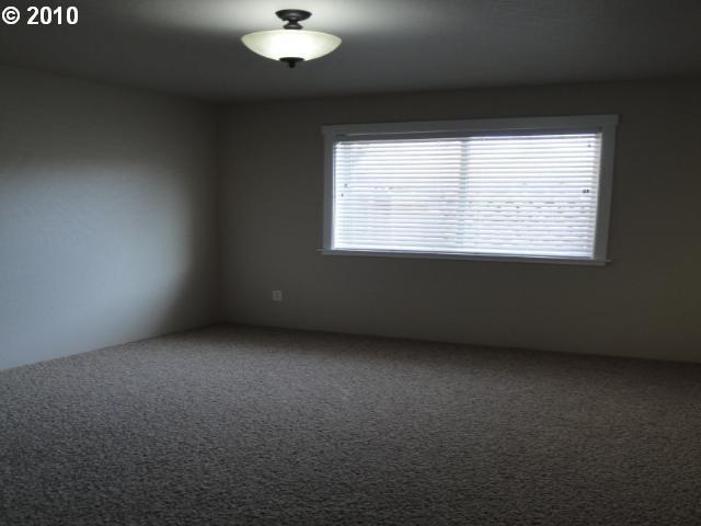 129 Southeast Yorktown Road Grants Pass, OR 97527 - Photo 5 of 13 Gallery Image 5