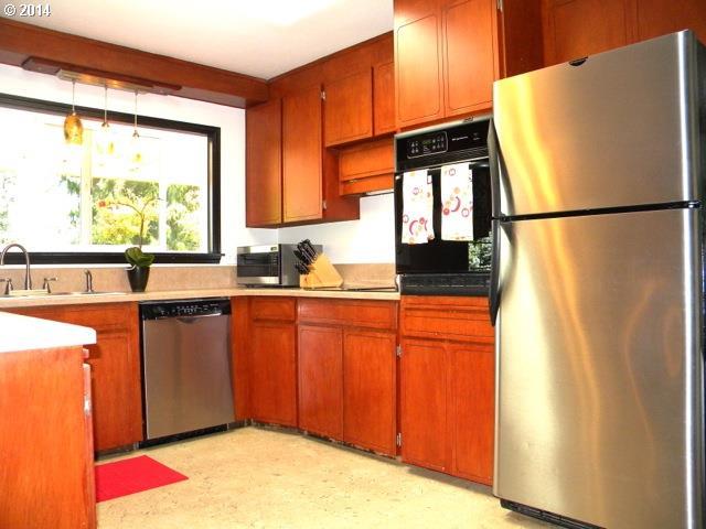 4149 Southwest Freeman Street Portland, OR 97219 - Photo 13 of 16 Gallery Image 13