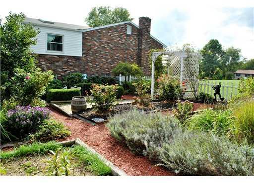 298 Zeigler Road Rochester, PA 15074 - Photo 3 of 16