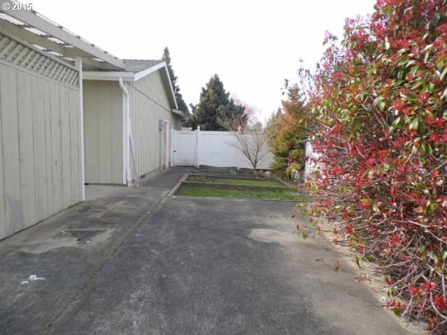 21410 Southwest Rock Road Aloha, OR 97003 - Photo 12 of 16 Gallery Image 12
