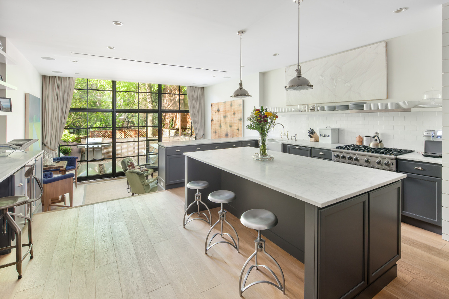 449 West 24th Street Manhattan, NY 10011 - Photo 1 of 9