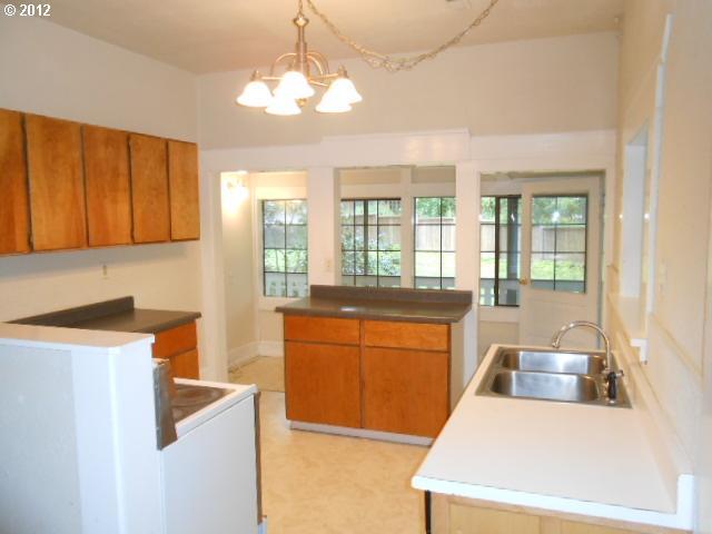 4402 Southwest Shattuck Road Portland, OR 97221 - Photo 6 of 16