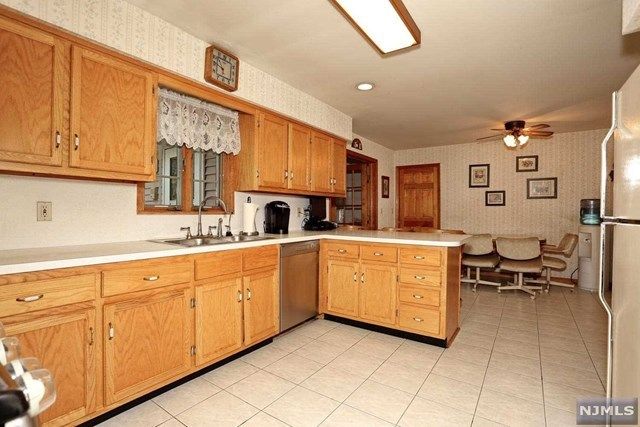 763 Galda Road Paramus, NJ 07652 - Photo 8 of 25