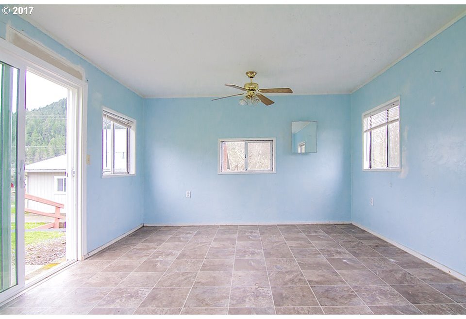 2220 South Myrtle Road Myrtle Creek, OR 97457 - Photo 19 of 28 Gallery Image 19