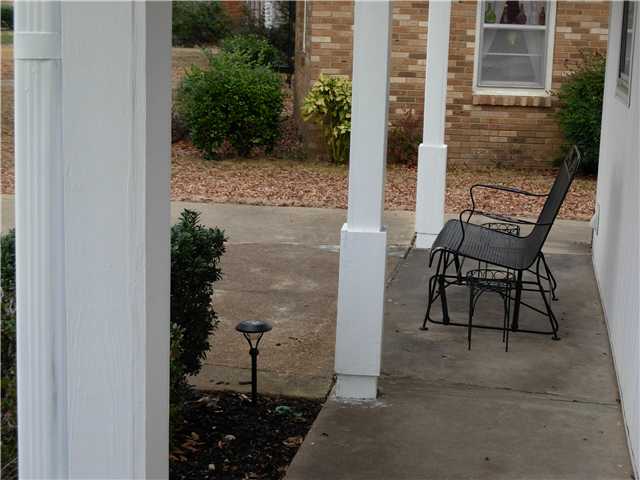 1574 Wilbec Road Memphis, TN 38117 - Photo 2 of 24 Covered front porch