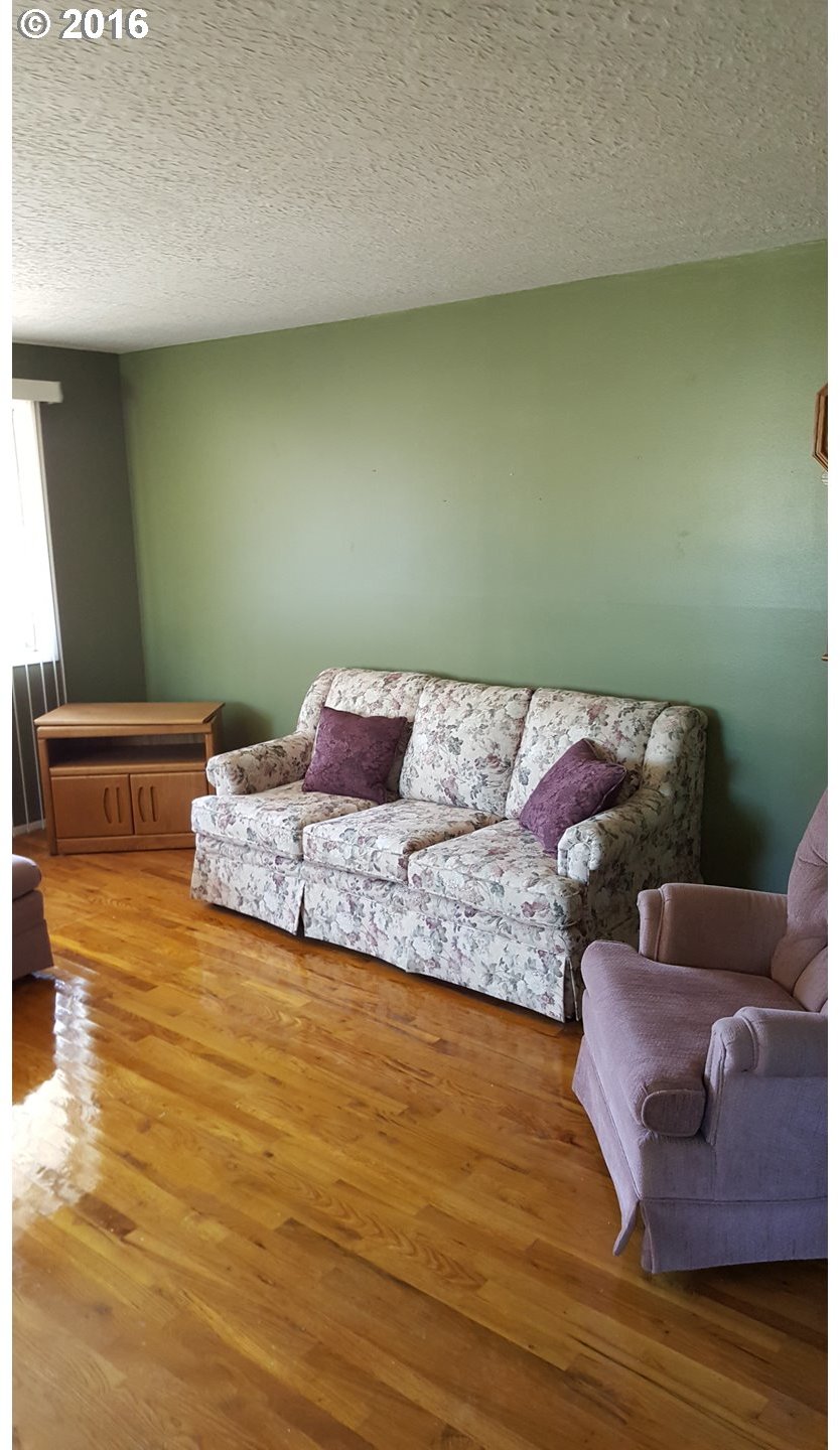 1394 Thompson Road Woodburn, OR 97071 - Photo 3 of 9 Gallery Image 3