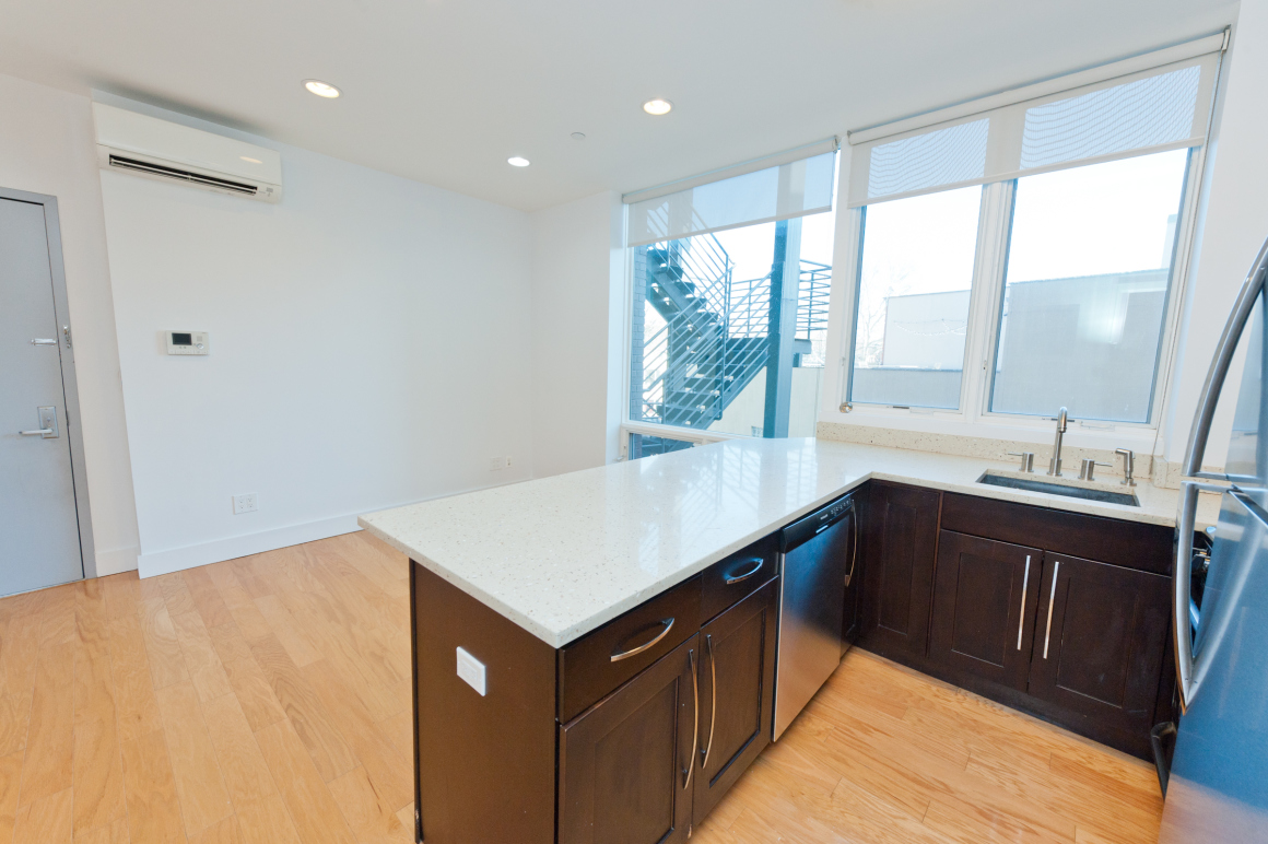 25-27 18th Street, Unit 4B Queens, NY 11102 - Photo 4 of 10