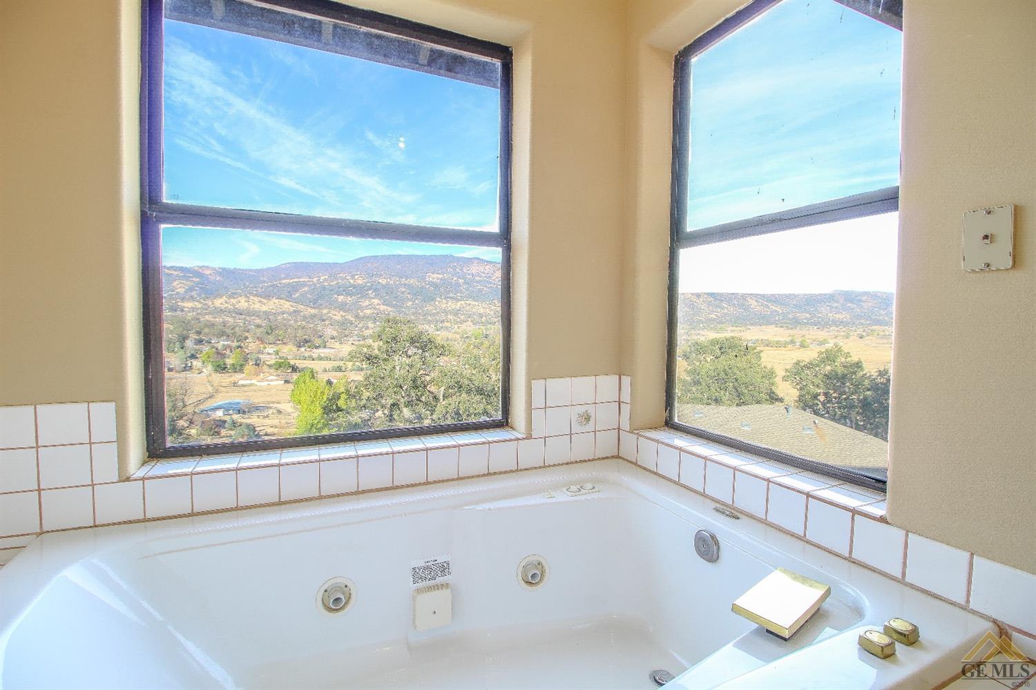 30371 Fox Ridge Court Tehachapi, CA 93561 - Photo 21 of 40 Gallery Image 21