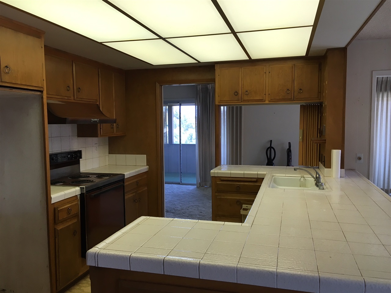 2202 M And R Ranch Road Fallbrook, CA 92028 - Photo 3 of 25 Upper level KITCHEN.