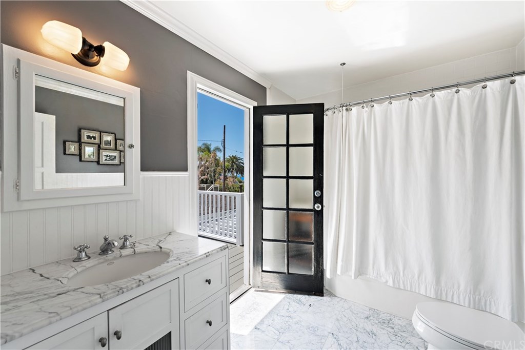 435 Agate Street Laguna Beach, CA 92651 - Photo 13 of 29 Upstairs Full Bathroom