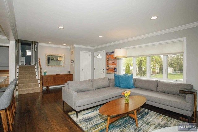 16 Hemlock Street Waldwick, NJ 07463 - Photo 3 of 25