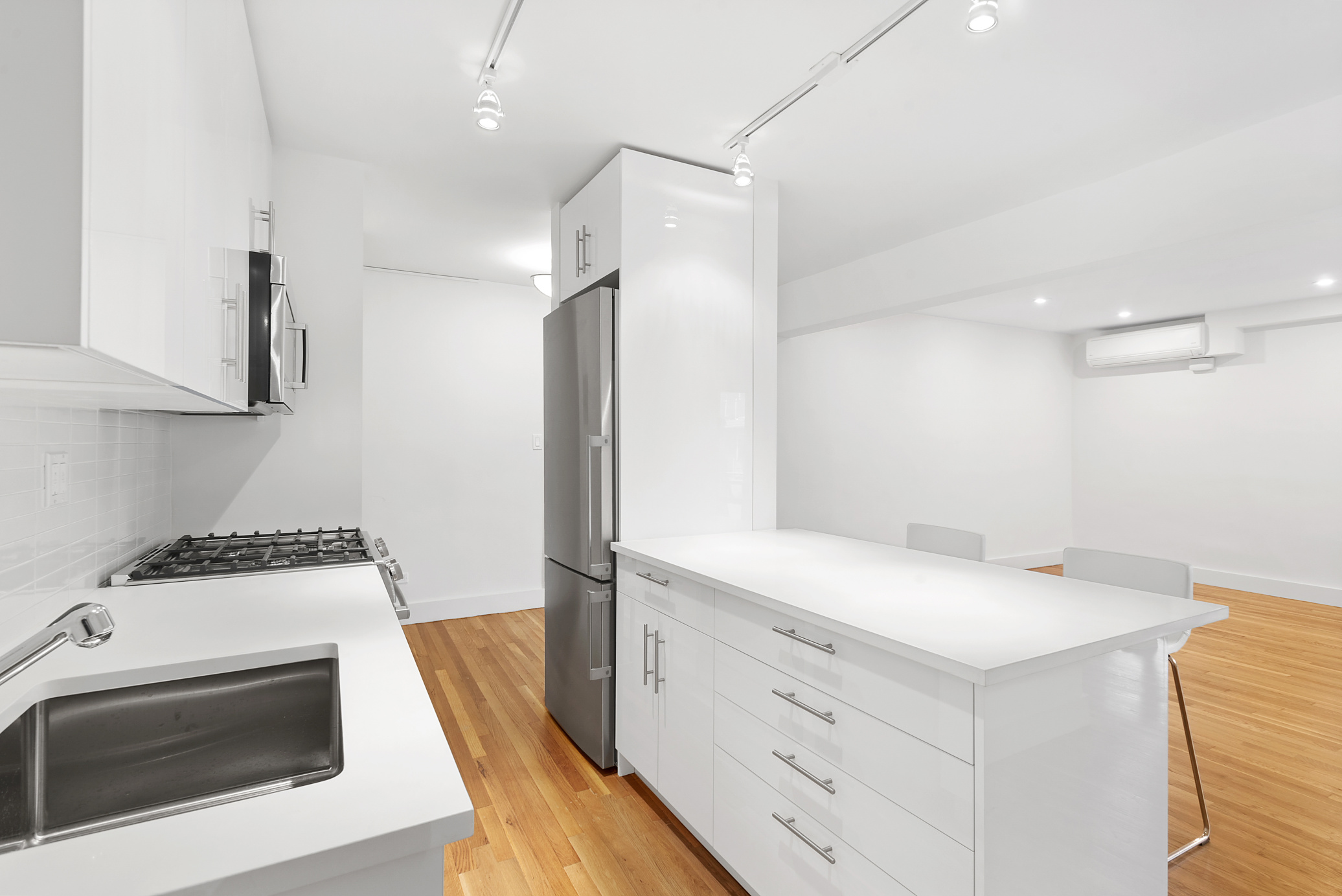 9511 Shore Road, Unit 314 Brooklyn, NY 11209 - Photo 2 of 18