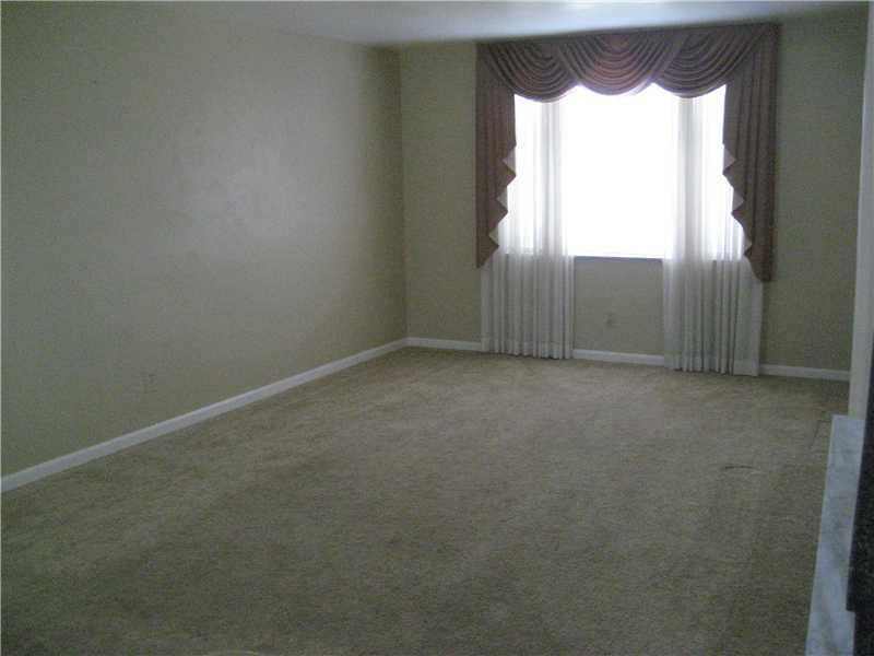 293 Orchard Spring Road Pittsburgh, PA 15220 - Photo 4 of 15 Gallery Image 4