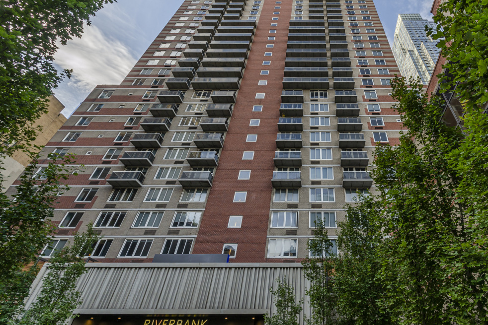 Riverbank 560 W 43rd St, Manhattan, NY 10036 - Photo 2 of 3