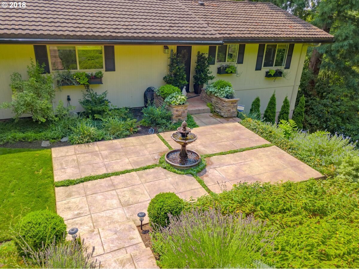 10958 Southeast Valley View Terrace Happy Valley, OR 97086 - Photo 2 of 32