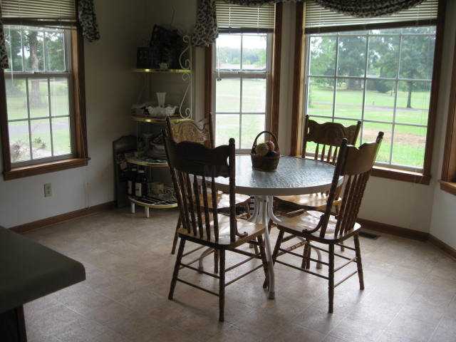 180 Willow Road Middleton, TN 38052 - Photo 9 of 16 breakfast nook