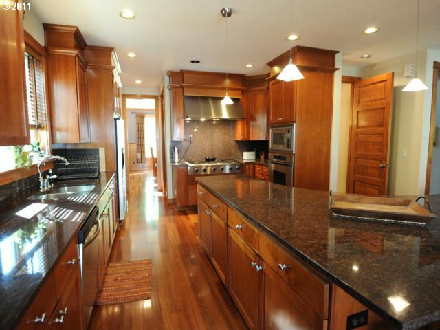 4236 Southwest 64th Court Portland, OR 97221 - Photo 4 of 16 Gallery Image 4