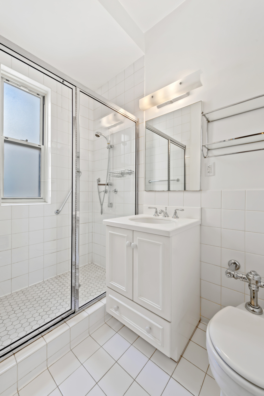 125 East 63rd Street, Unit 9B Manhattan, NY 10065 - Photo 10 of 12