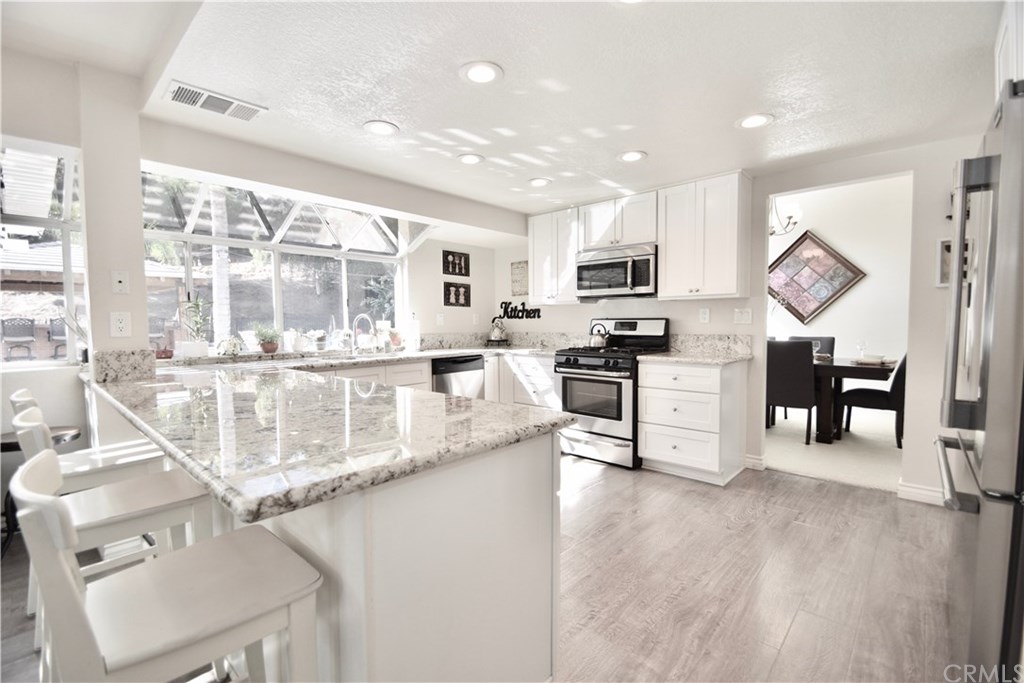 11488 Victoria Avenue Riverside, CA 92503 - Photo 4 of 41