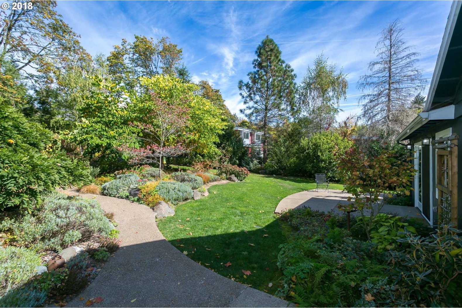 609 Southwest Maplecrest Court Portland, OR 97219 - Photo 24 of 32 Gallery Image 24