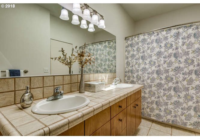 4902 Southwest Barnes Road Portland, OR 97221 - Photo 8 of 31