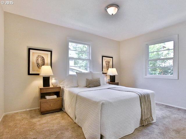 5235 Southwest Custer Street Portland, OR 97219 - Photo 7 of 16 Gallery Image 7