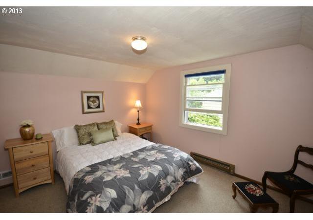 3018 Southwest Flower Terrace Portland, OR 97239 - Photo 7 of 15 Gallery Image 7