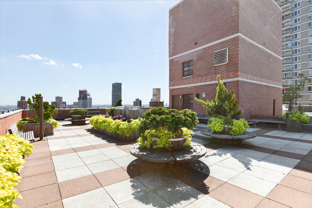 Whitney House 200 E 90th St, Manhattan, NY 10128 - Photo 4 of 4