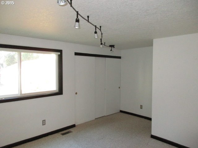 4880 Southwest Scholls Ferry Road, Unit 31 Portland, OR 97225 - Photo 7 of 30 Gallery Image 7