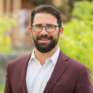 Headshot of Alex Pettitt