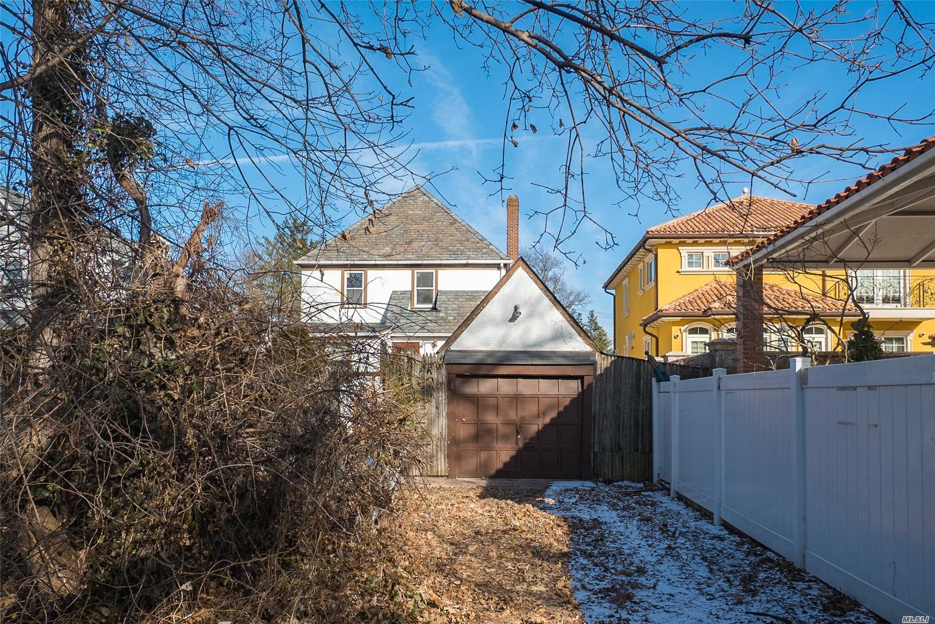 39 Boulevard Queens, NY 11357 - Photo 15 of 20