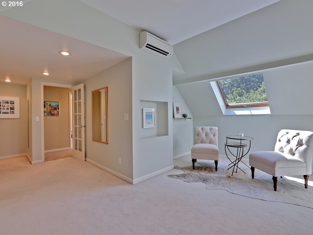 4340 Southwest Hamilton Street Portland, OR 97221 - Photo 11 of 20