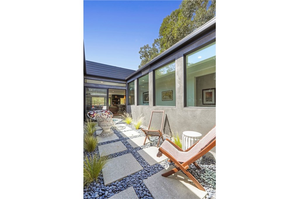 945 Jane Place Pasadena, CA 91105 - Photo 7 of 33