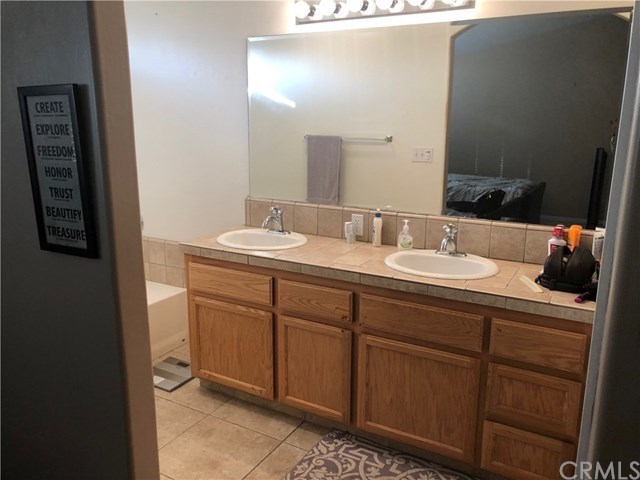 3619 White Sands Drive Bakersfield, CA 93313 - Photo 6 of 9