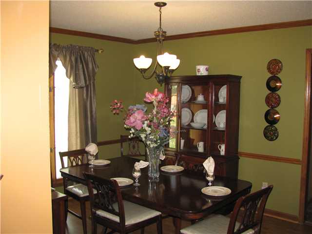 7531 Richmond Road Memphis, TN 38125 - Photo 2 of 18 Hardwood Floors in D R
