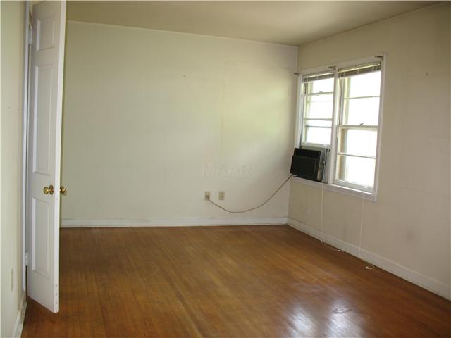 4970 Owen Road Memphis, TN 38122 - Photo 2 of 12 Gorgeous hardwoods in large front den.....