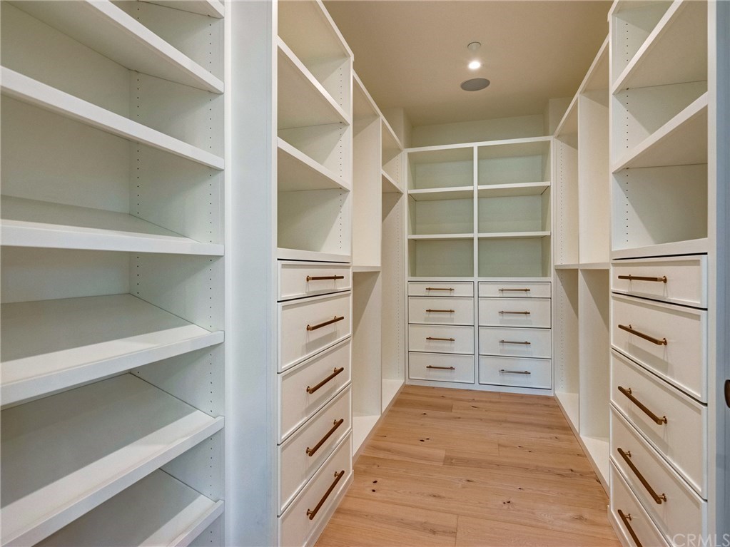 559 31st Street Manhattan Beach, CA 90266 - Photo 20 of 49 Master bedroom walk-in closet.