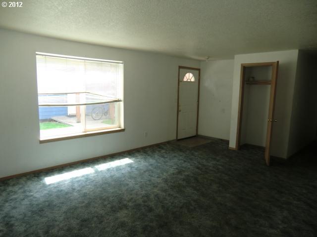 223 Oregon Way Longview, WA 98632 - Photo 3 of 10 Gallery Image 3