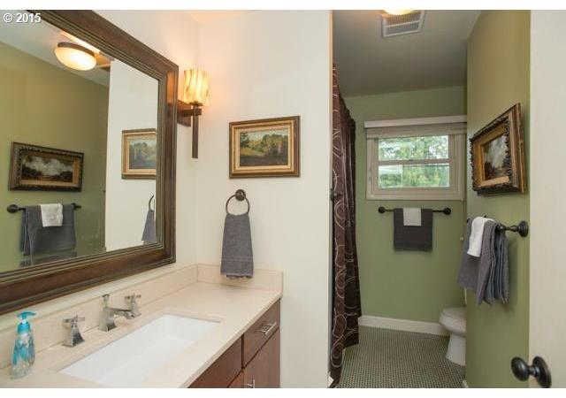3544 Southwest Iowa Street Portland, OR 97221 - Photo 14 of 16 Gallery Image 14