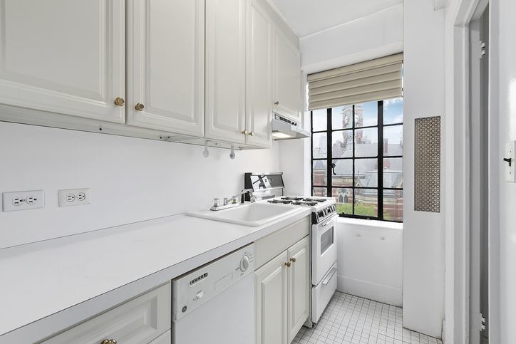 1 Christopher Street, Unit 5G Manhattan, NY 10014 - Photo 2 of 4