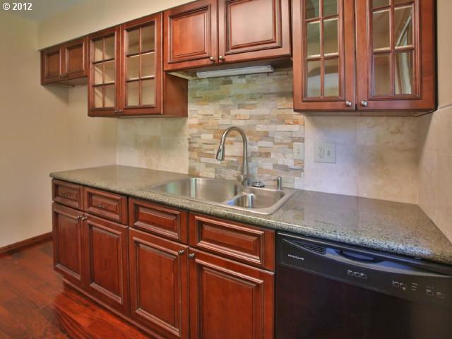 9342 Southwest Boones Ferry Road Portland, OR 97219 - Photo 8 of 16