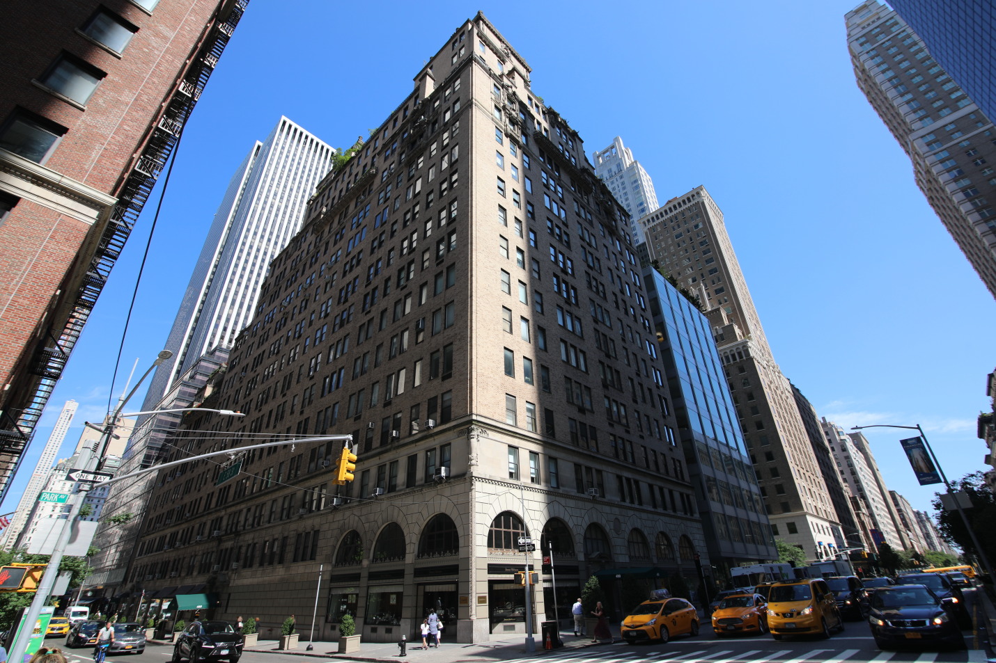 480 Park Ave, Manhattan, NY 10022 - Photo 1 of 9