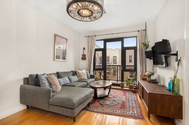 $770,000 | 199 Huron Street, Unit 3A | Greenpoint