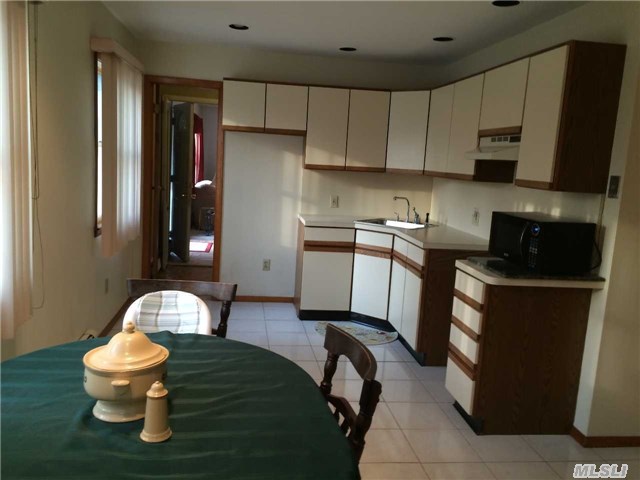 333 Loring Road Levittown, NY 11756 - Photo 9 of 10 Gallery Image 9
