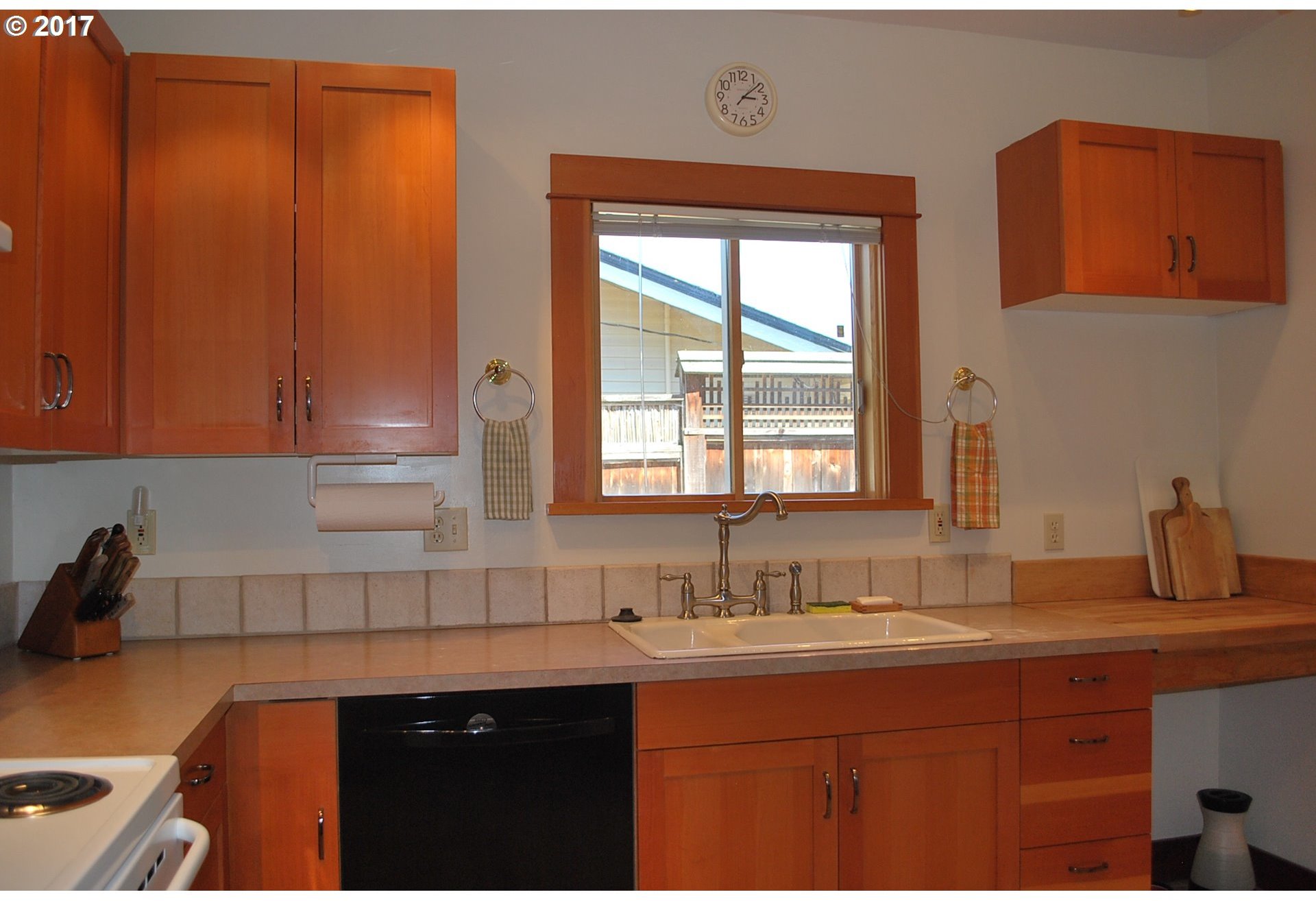 3530 Southwest Falcon Street Portland, OR 97219 - Photo 11 of 32 Gallery Image 11