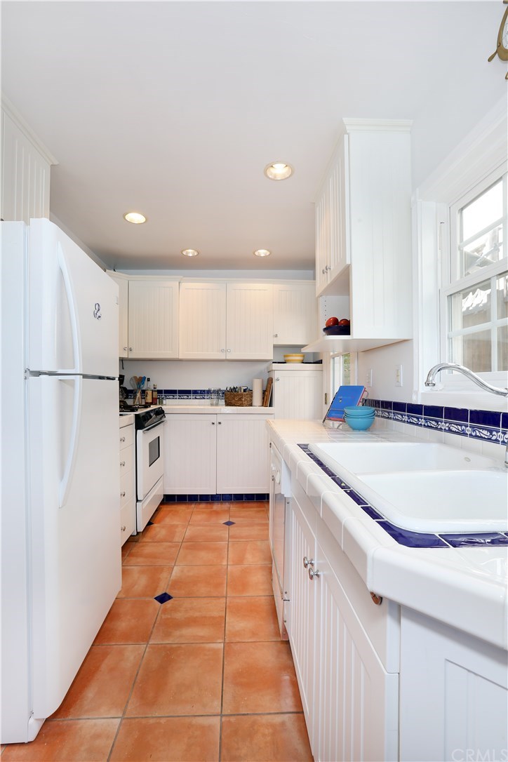 360 Ruby Street Laguna Beach, CA 92651 - Photo 6 of 15